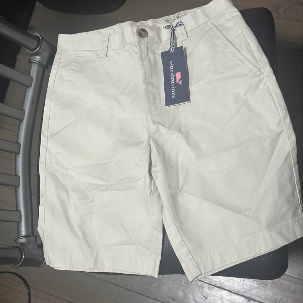 Vineyard Vines Boys short. Cream and navy colors